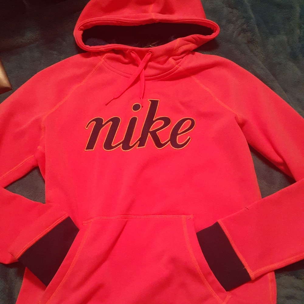 nike hooded sweatshirt (new without tags)